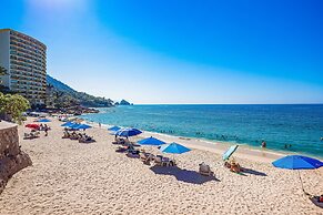 Charming Beach Apartment With Pool and Beach Access, Full Kitchen and 