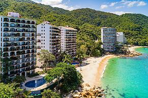 Charming Beach Apartment With Pool and Beach Access, Full Kitchen and 