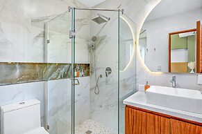 Charming Beach Apartment With Pool and Beach Access, Full Kitchen and 