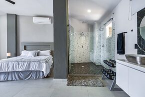 Dog-friendly Ocean View Penthouse & Studio With a Full Kitchen & Kitch