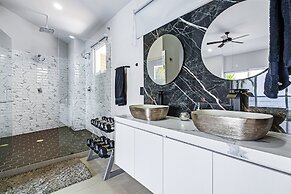 Dog-friendly Ocean View Penthouse & Studio With a Full Kitchen & Kitch
