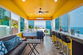Dog-friendly Ocean View Penthouse & Studio With a Full Kitchen & Kitch