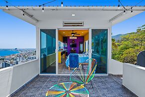 Dog-friendly Ocean View Penthouse & Studio With a Full Kitchen & Kitch