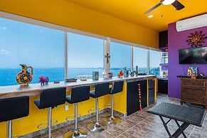 Dog-friendly Ocean View Penthouse & Studio With a Full Kitchen & Kitch