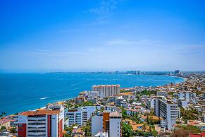 Dog-friendly Ocean View Penthouse & Studio With a Full Kitchen & Kitch