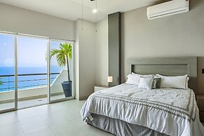 Dog-friendly Ocean View Penthouse & Studio With a Full Kitchen & Kitch