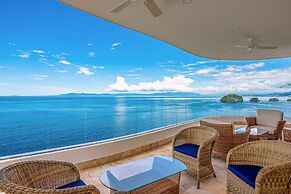 Luxurious Upscale Condo w/ Wraparound Oceanfront View & Shared Pool