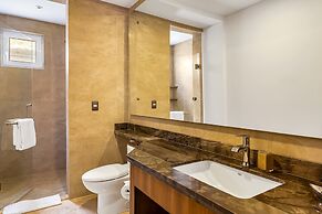 Luxurious Upscale Condo w/ Wraparound Oceanfront View & Shared Pool