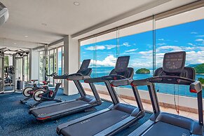 Luxurious Upscale Condo w/ Wraparound Oceanfront View & Shared Pool