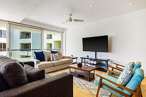 Stylish Condo With Covered Balcony, Pool & Pool Tables