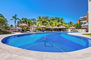 Stylish Condo With Covered Balcony, Pool & Pool Tables