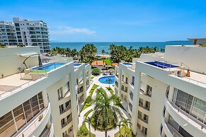 Stylish Condo With Covered Balcony, Pool & Pool Tables