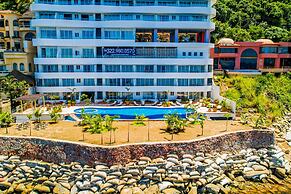 Inviting Waterfront Condo With Amazing Pool, Balcony & W/D