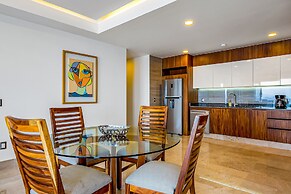 Inviting Waterfront Condo With Amazing Pool, Balcony & W/D