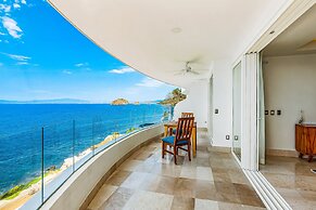 Inviting Waterfront Condo With Amazing Pool, Balcony & W/D