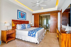 Inviting Waterfront Condo With Amazing Pool, Balcony & W/D