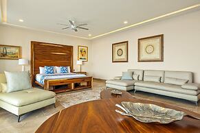 Upscale Oceanfront Condo With Extensive Balcony, Pool & Ocean Views