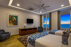Upscale Oceanfront Condo With Extensive Balcony, Pool & Ocean Views