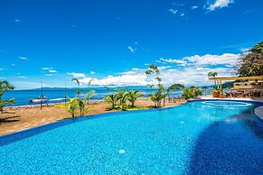 Upscale Oceanfront Condo With Extensive Balcony, Pool & Ocean Views
