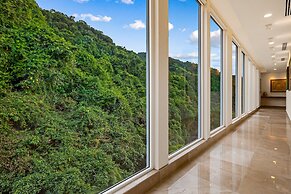 Upscale Oceanfront Condo With Extensive Balcony, Pool & Ocean Views