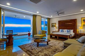 Upscale Oceanfront Condo With Extensive Balcony, Pool & Ocean Views