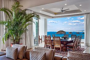Upscale Oceanfront Condo With Extensive Balcony, Pool & Ocean Views