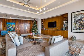 Upscale Oceanfront Condo With Extensive Balcony, Pool & Ocean Views