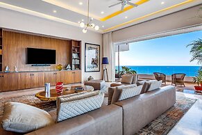 Upscale Oceanfront Condo With Extensive Balcony, Pool & Ocean Views