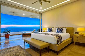 Upscale Oceanfront Condo With Extensive Balcony, Pool & Ocean Views