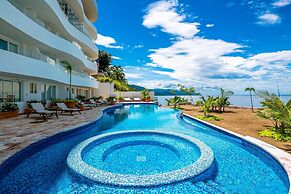 Upscale Oceanfront Condo With Extensive Balcony, Pool & Ocean Views