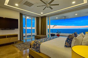 Upscale Oceanfront Condo With Extensive Balcony, Pool & Ocean Views