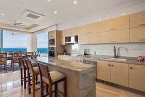 Upscale Oceanfront Condo With Extensive Balcony, Pool & Ocean Views