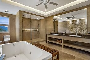 Upscale Oceanfront Condo With Extensive Balcony, Pool & Ocean Views