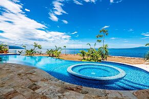 Upscale Oceanfront Condo With Extensive Balcony, Pool & Ocean Views