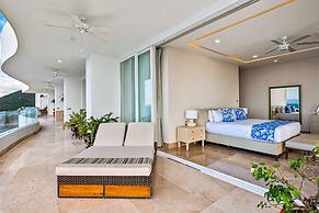 Upscale Oceanfront Condo With Extensive Balcony, Pool & Ocean Views