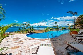 Upscale Oceanfront Condo With Extensive Balcony, Pool & Ocean Views