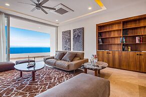 Upscale Oceanfront Condo With Extensive Balcony, Pool & Ocean Views