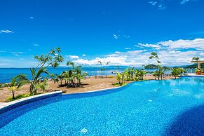 Upscale Oceanfront Condo With Extensive Balcony, Pool & Ocean Views