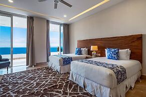 Upscale Oceanfront Condo With Extensive Balcony, Pool & Ocean Views