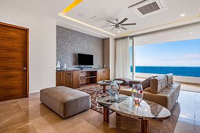 Upscale Oceanfront Condo With Extensive Balcony, Pool & Ocean Views