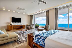 Upscale Oceanfront Condo With Extensive Balcony, Pool & Ocean Views