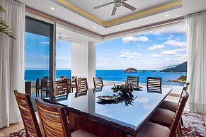 Upscale Oceanfront Condo With Extensive Balcony, Pool & Ocean Views
