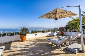 Stunning Oceanview Suite With Cliffside Infinity Pool, Terrace & Gourm