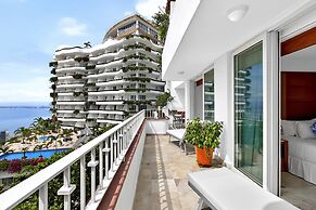 Stunning Oceanview Suite With Cliffside Infinity Pool, Terrace & Gourm