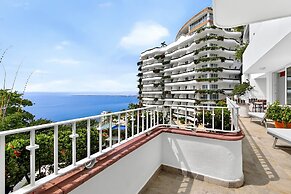 Stunning Oceanview Suite With Cliffside Infinity Pool, Terrace & Gourm