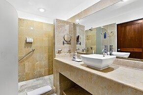 Stunning Oceanview Suite With Cliffside Infinity Pool, Terrace & Gourm