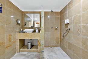 Stunning Oceanview Suite With Cliffside Infinity Pool, Terrace & Gourm