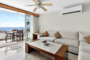 Stunning Oceanview Suite With Cliffside Infinity Pool, Terrace & Gourm