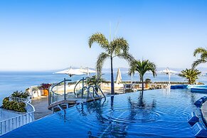 Stunning Oceanview Suite With Cliffside Infinity Pool, Terrace & Gourm
