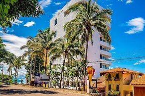 Luxury Bayfront Condo With Amazing Views, Pool & spa